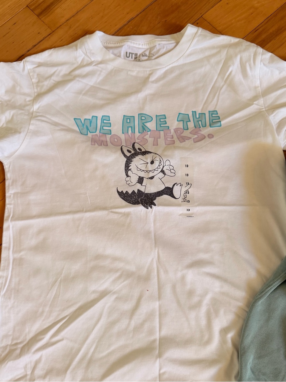 UniQLO tshirt and sweatshirts
Sz 13